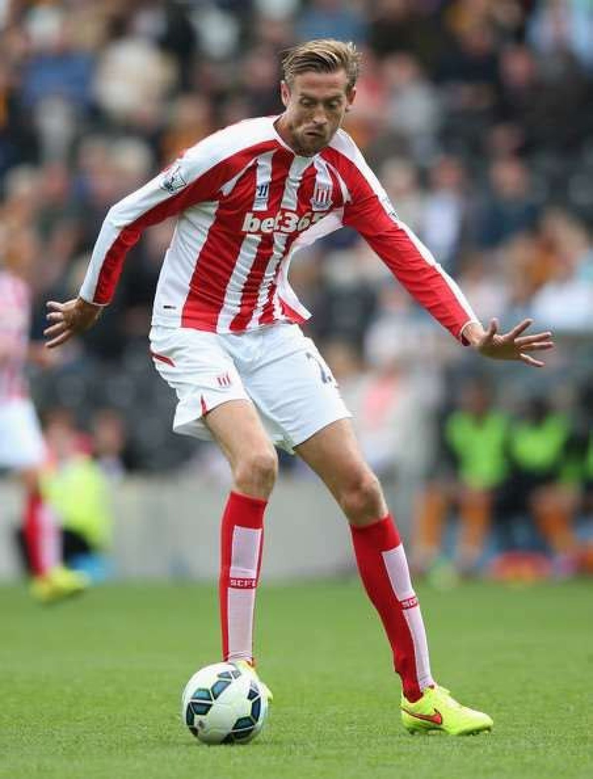 How Tall Is Peter Crouch? His Height in Feet